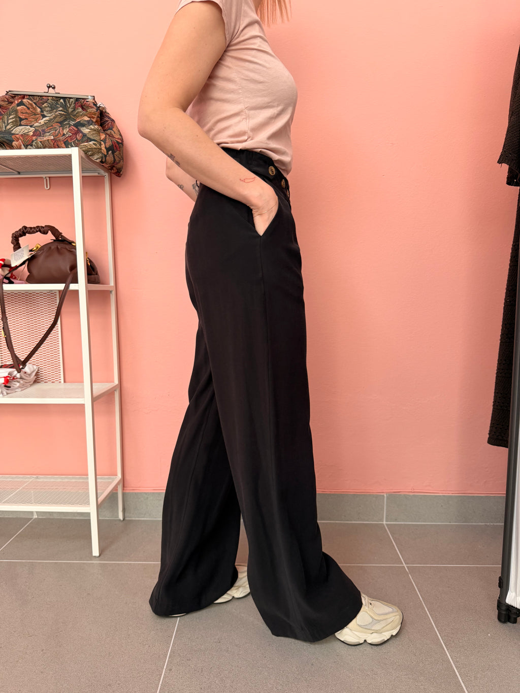 Pantaloni palazzo neri donna con bottoni in vita