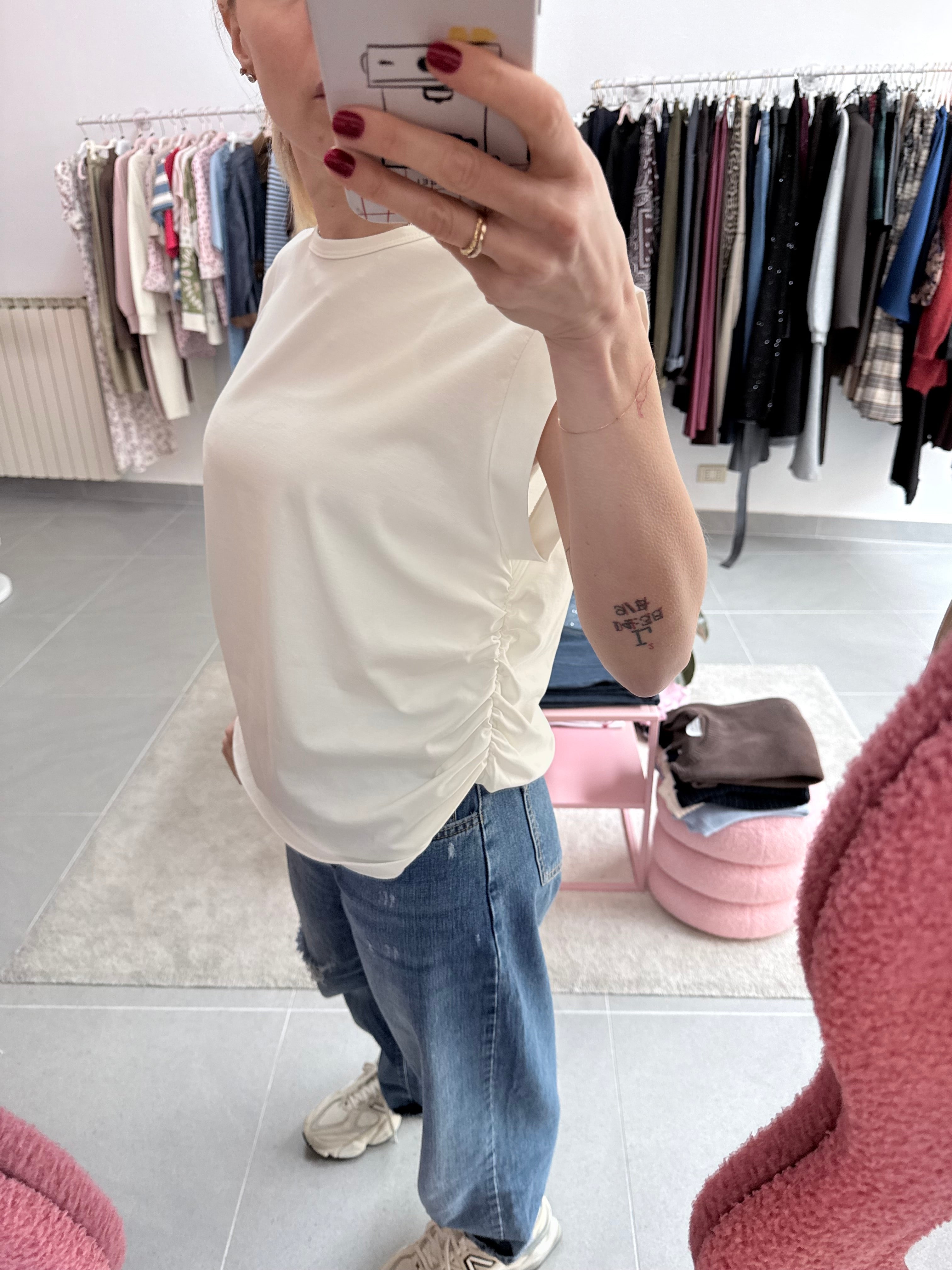 T-shirt con ripresa laterale