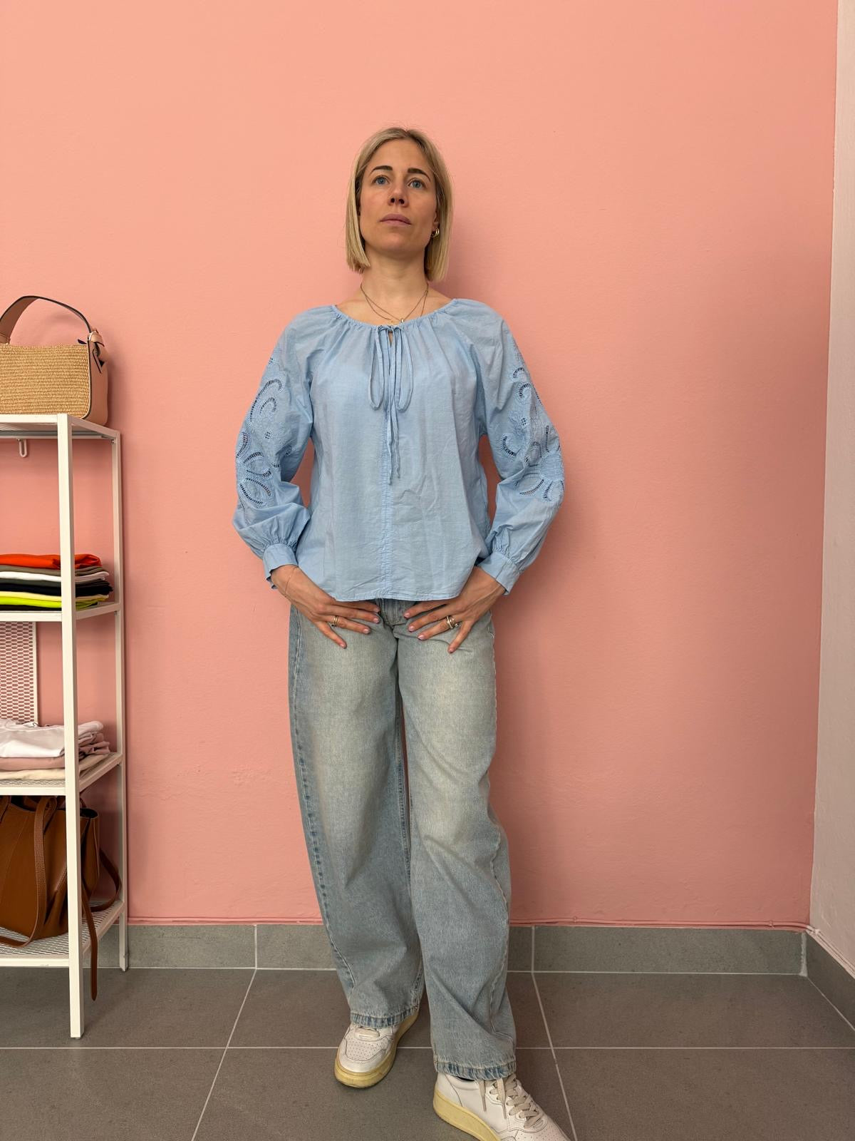 Blusa donna con ricamo manica