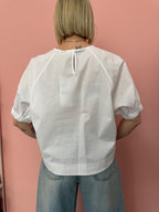 Blusa donna crop in popeline di cotone con maniche arricciate