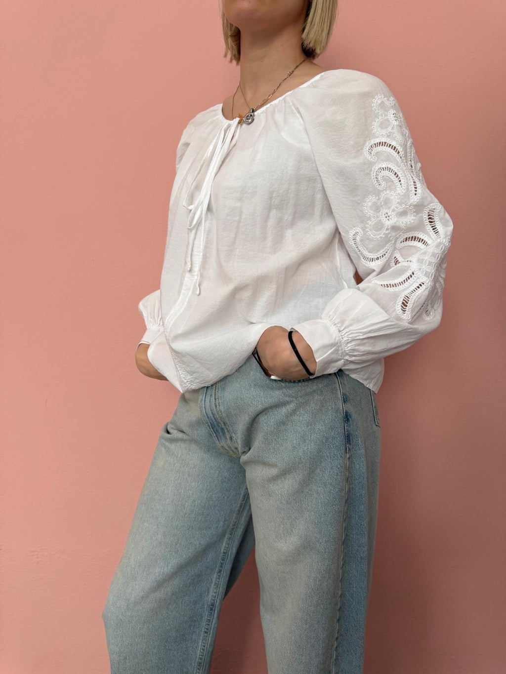 Blusa donna con ricamo manica