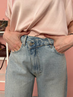 Jeans donna chiaro con chiusura diagonale Lokita