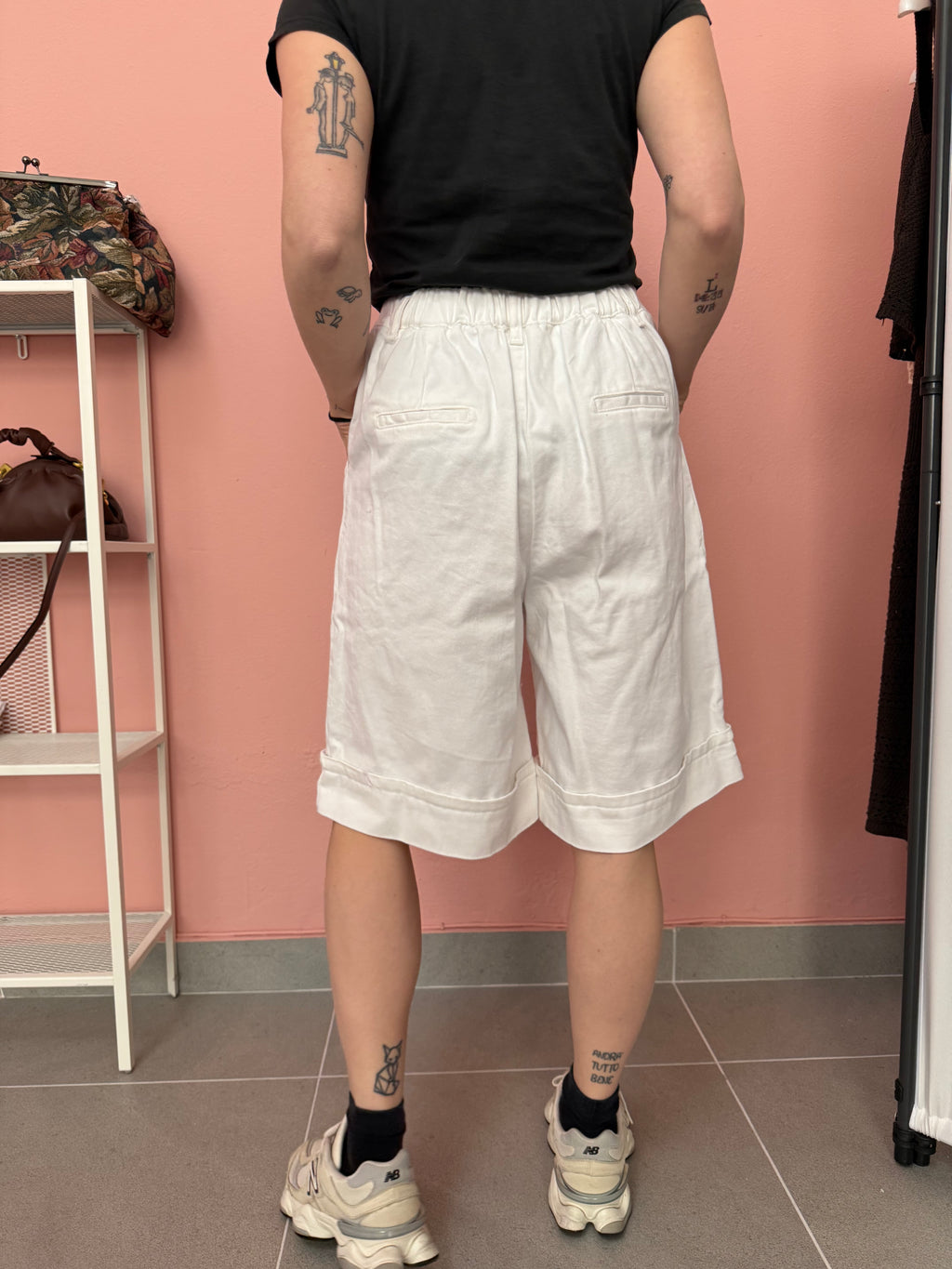 Bermuda donna bianchi vita alta con risvolto Lokita