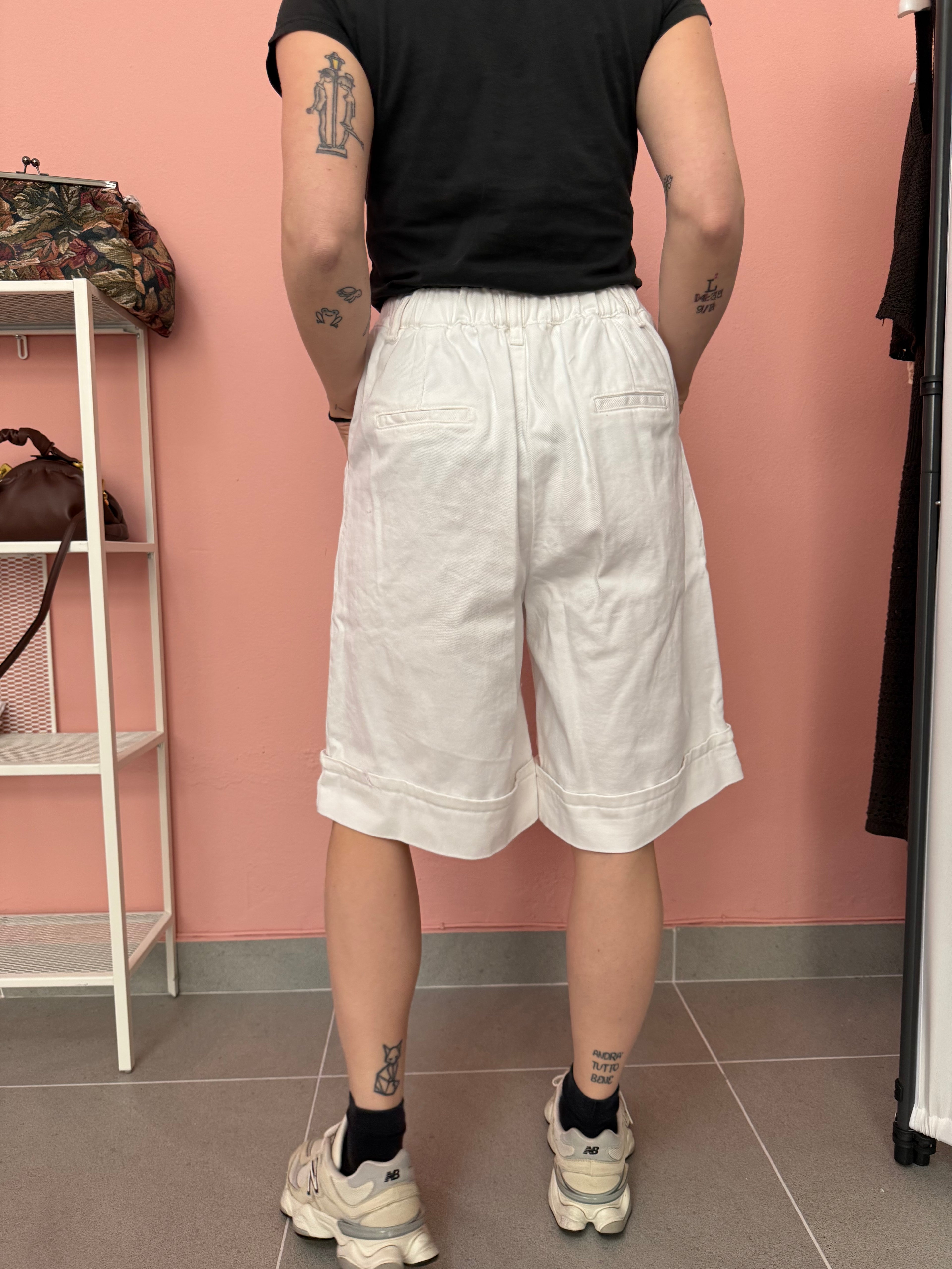 Bermuda donna bianchi vita alta con risvolto Lokita