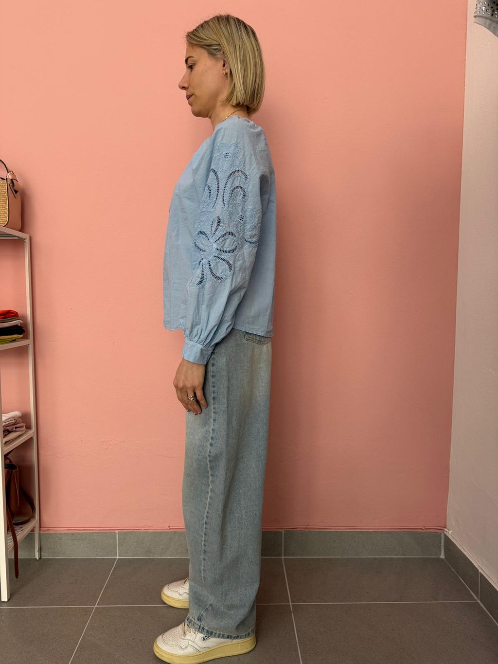 Blusa donna con ricamo manica
