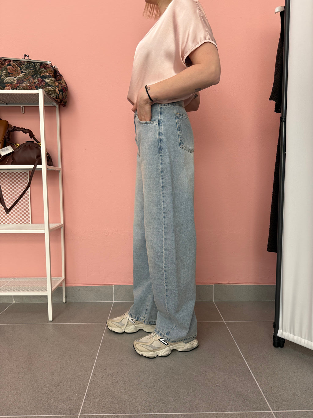 Jeans donna chiaro con chiusura diagonale Lokita