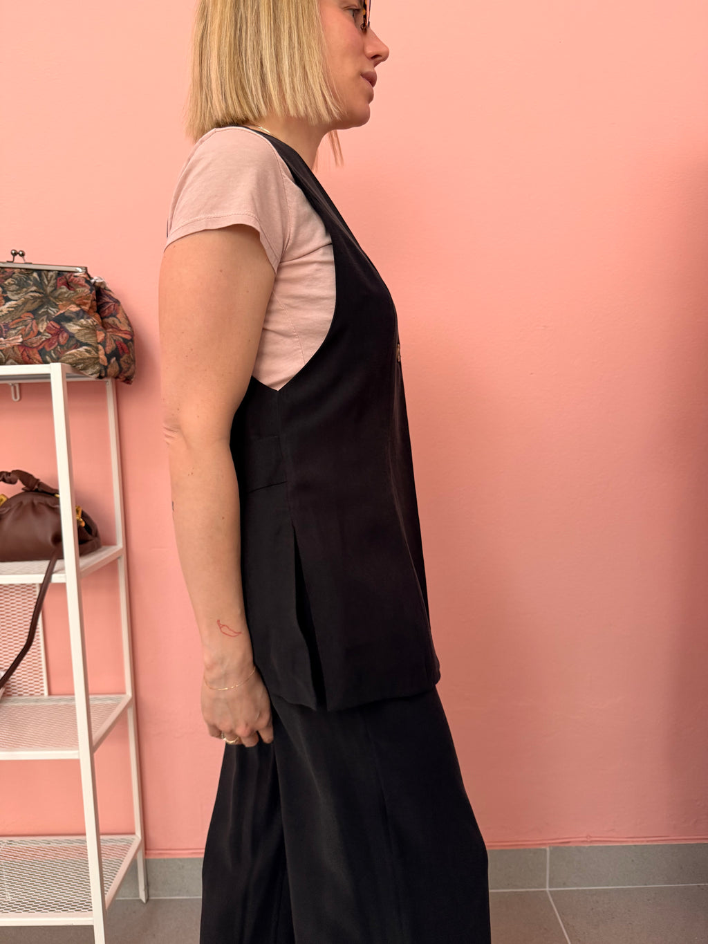 Gilet lungo nero donna con spacchi laterali Lokita