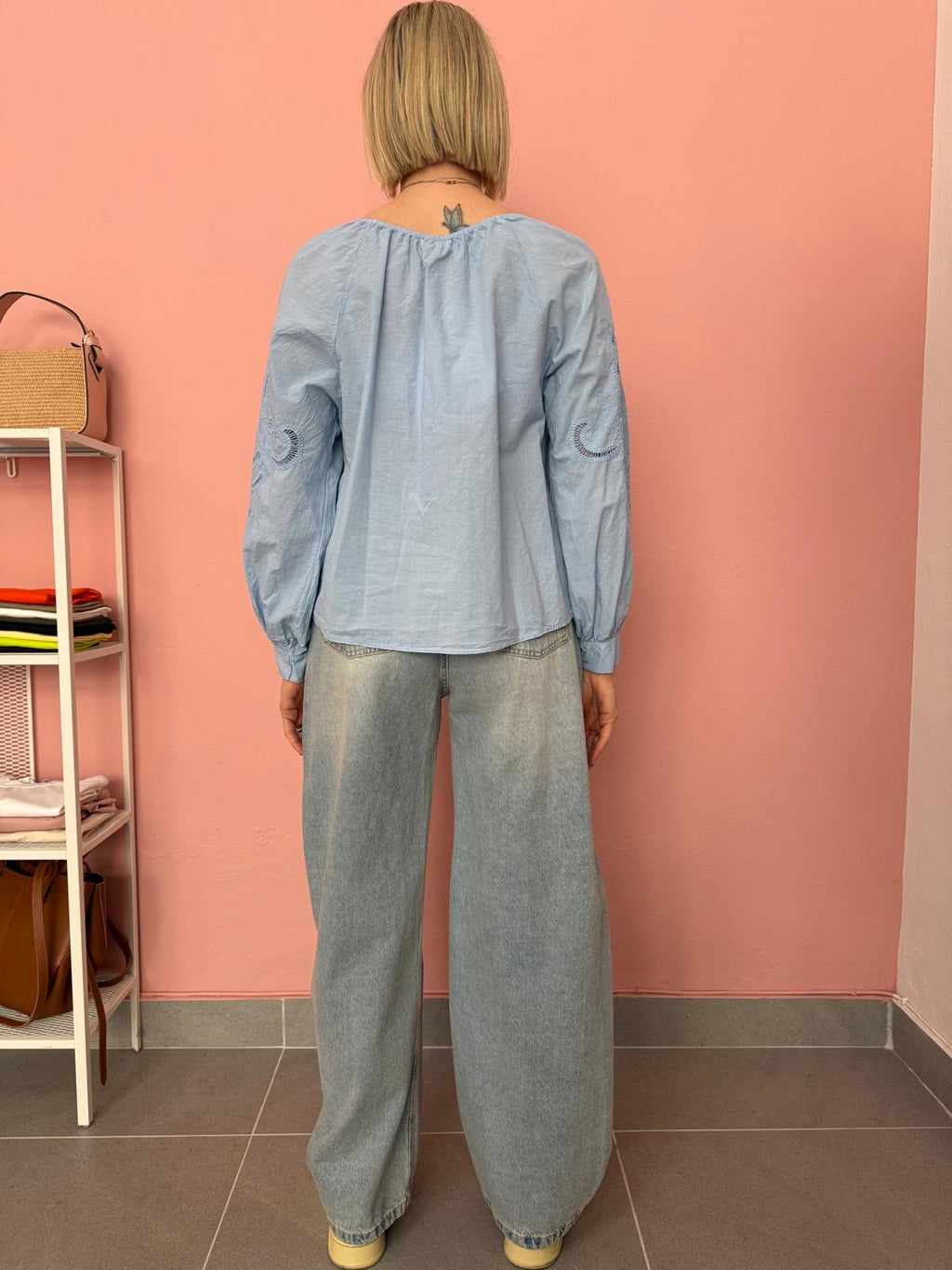 Blusa donna con ricamo manica
