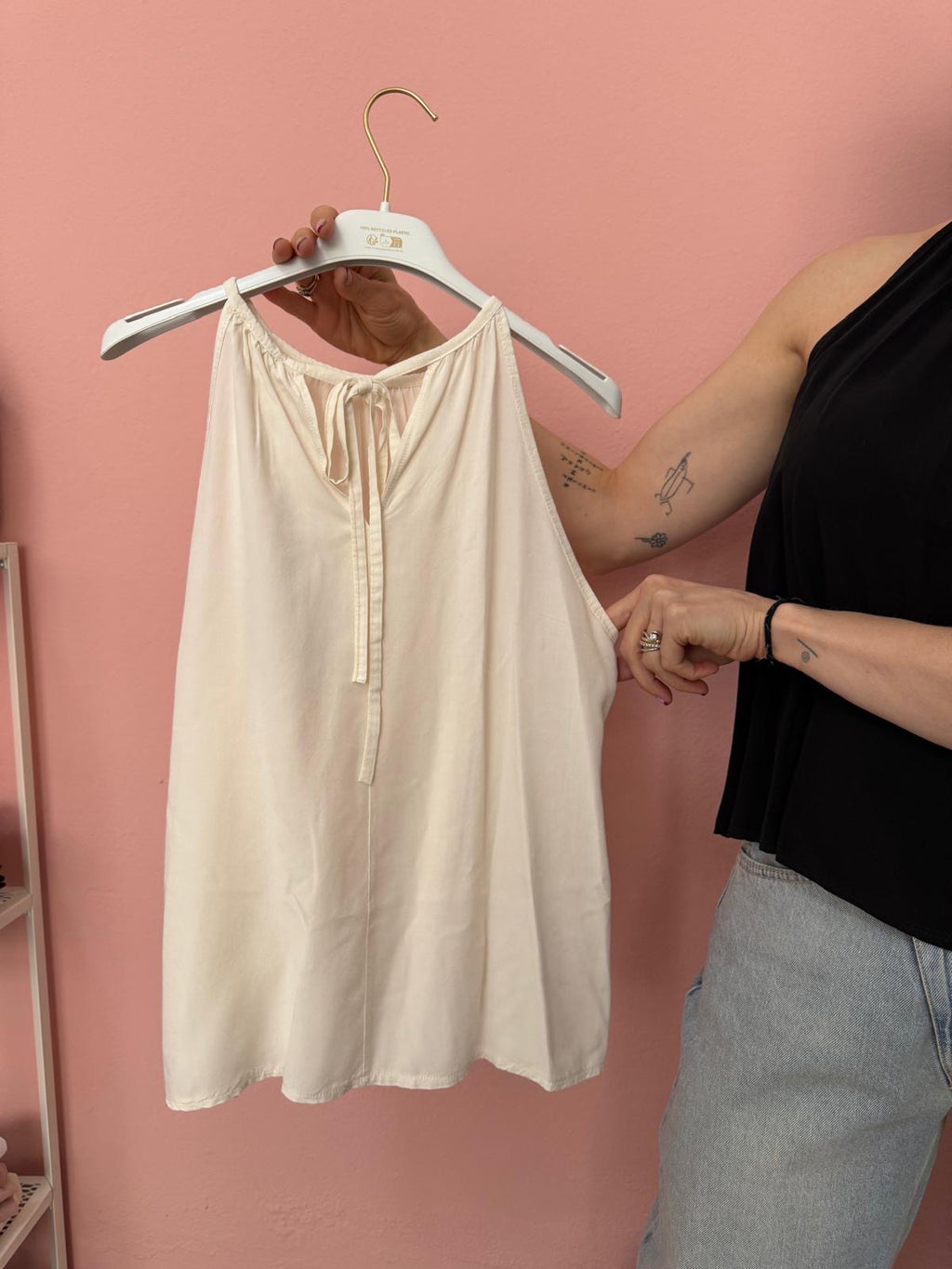 Top donna in viscosa con scollo all’americana