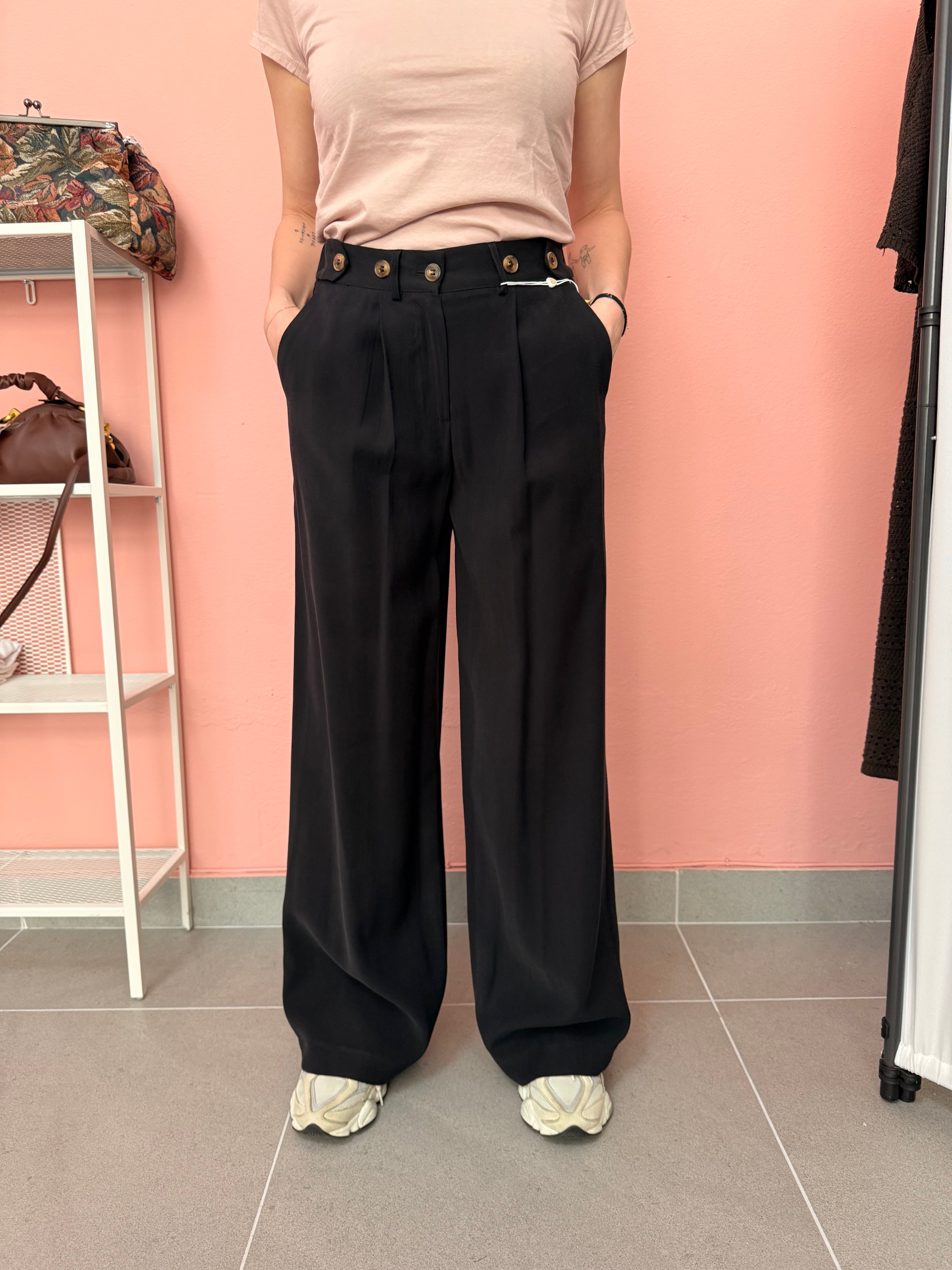 Pantaloni palazzo neri donna con bottoni in vita