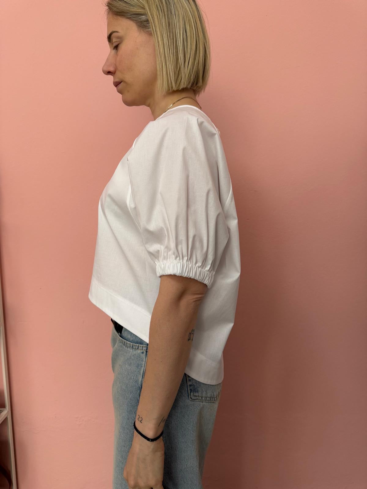 Blusa donna crop in popeline di cotone con maniche arricciate