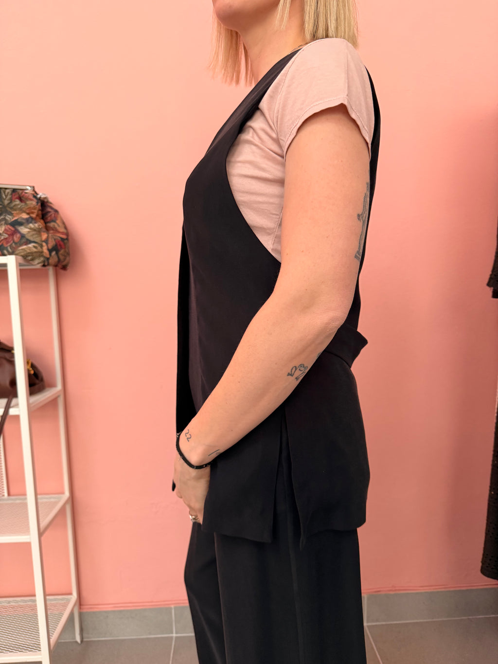 Gilet lungo nero donna con spacchi laterali Lokita