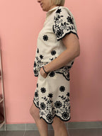 Camicia donna ricamata ecrù e nero manica corta
