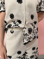 Camicia donna ricamata ecrù e nero manica corta