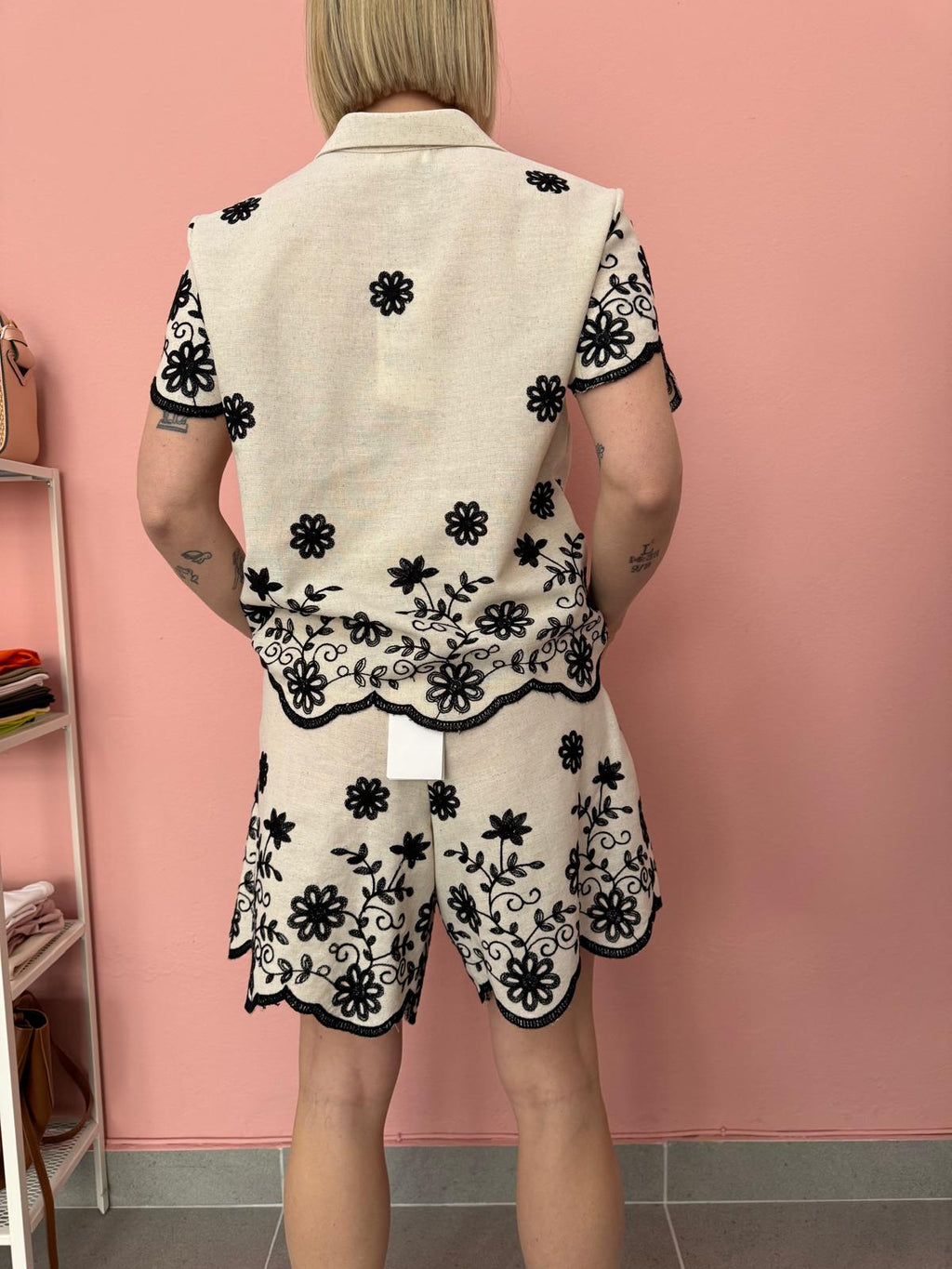 Pantaloncini donna ricamati ecrù e nero Lokita